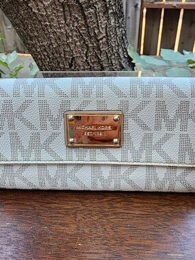 Michael Kors Jet Set Travel Continental Flap Wallet Vanilla White MK Monogram